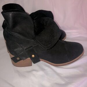 UGG Elora boots